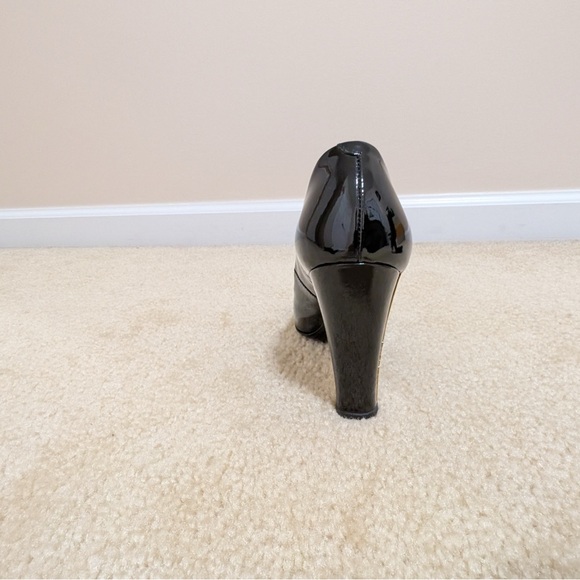 Chanel size 8 black patent leather high heel with Chanel in gold on heel. - Picture 16 of 16